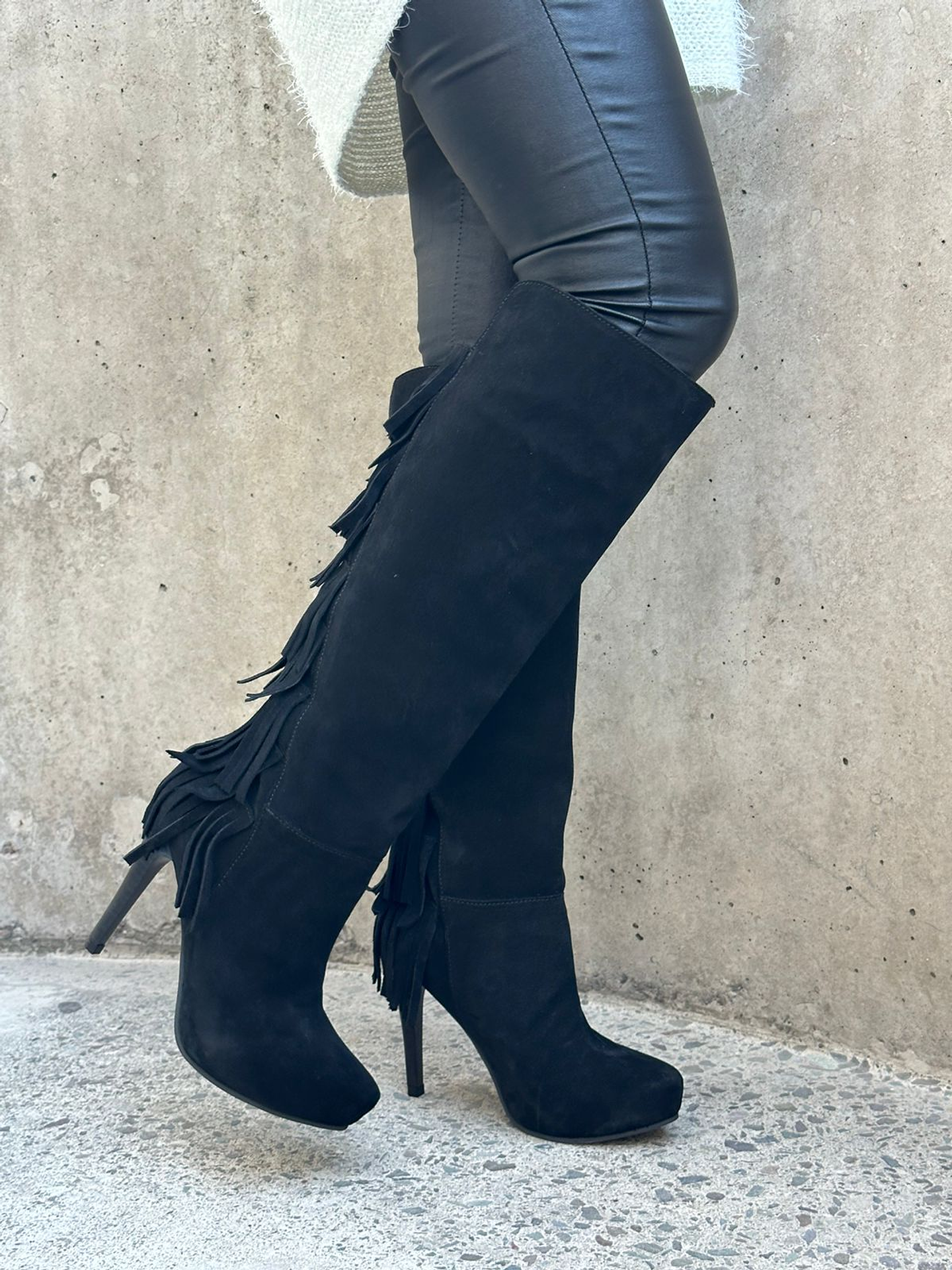 Michelle Reno Negro plataforma 8