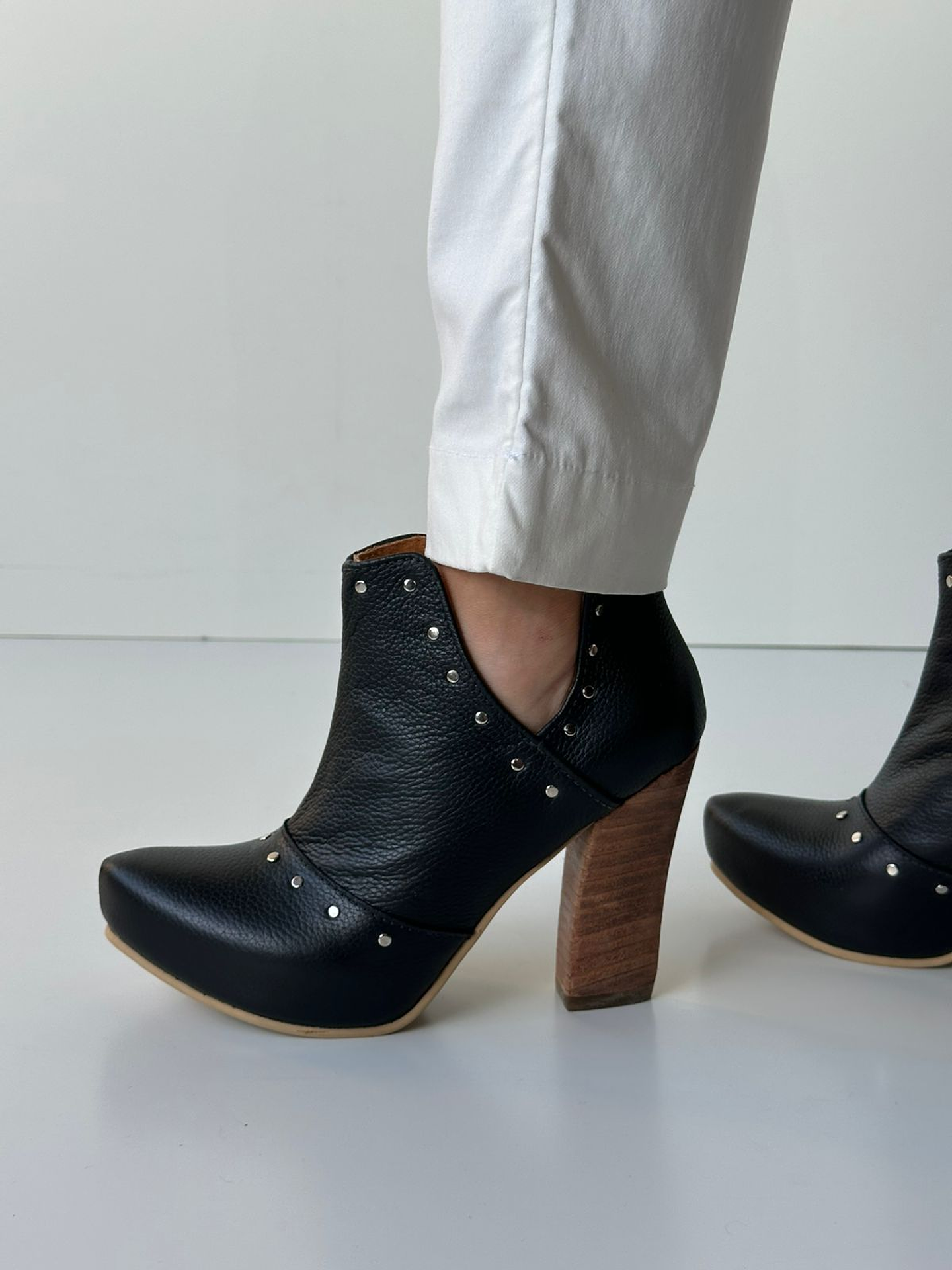 Barcelona Cuero Negro 3