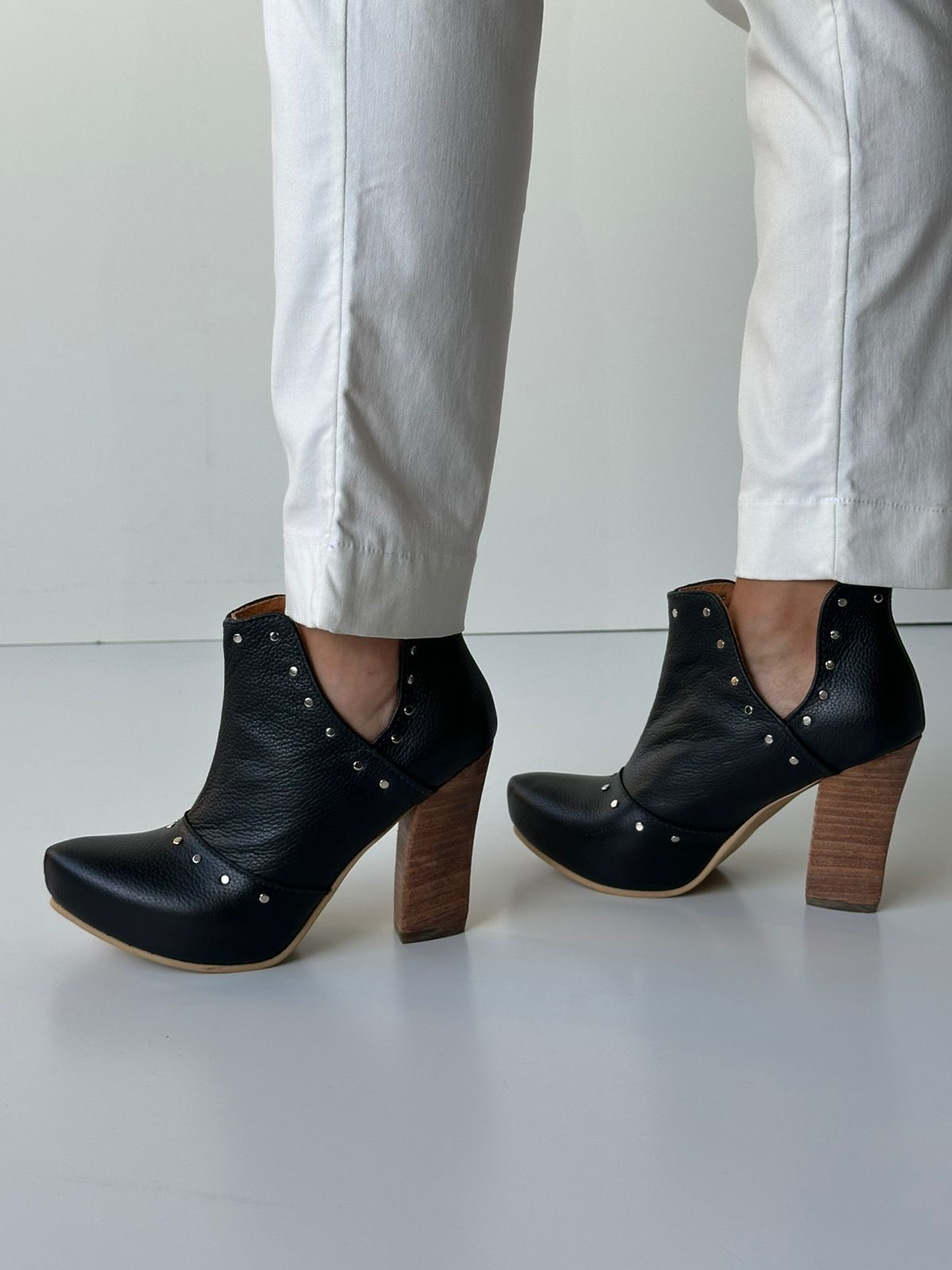 Barcelona Cuero Negro 1