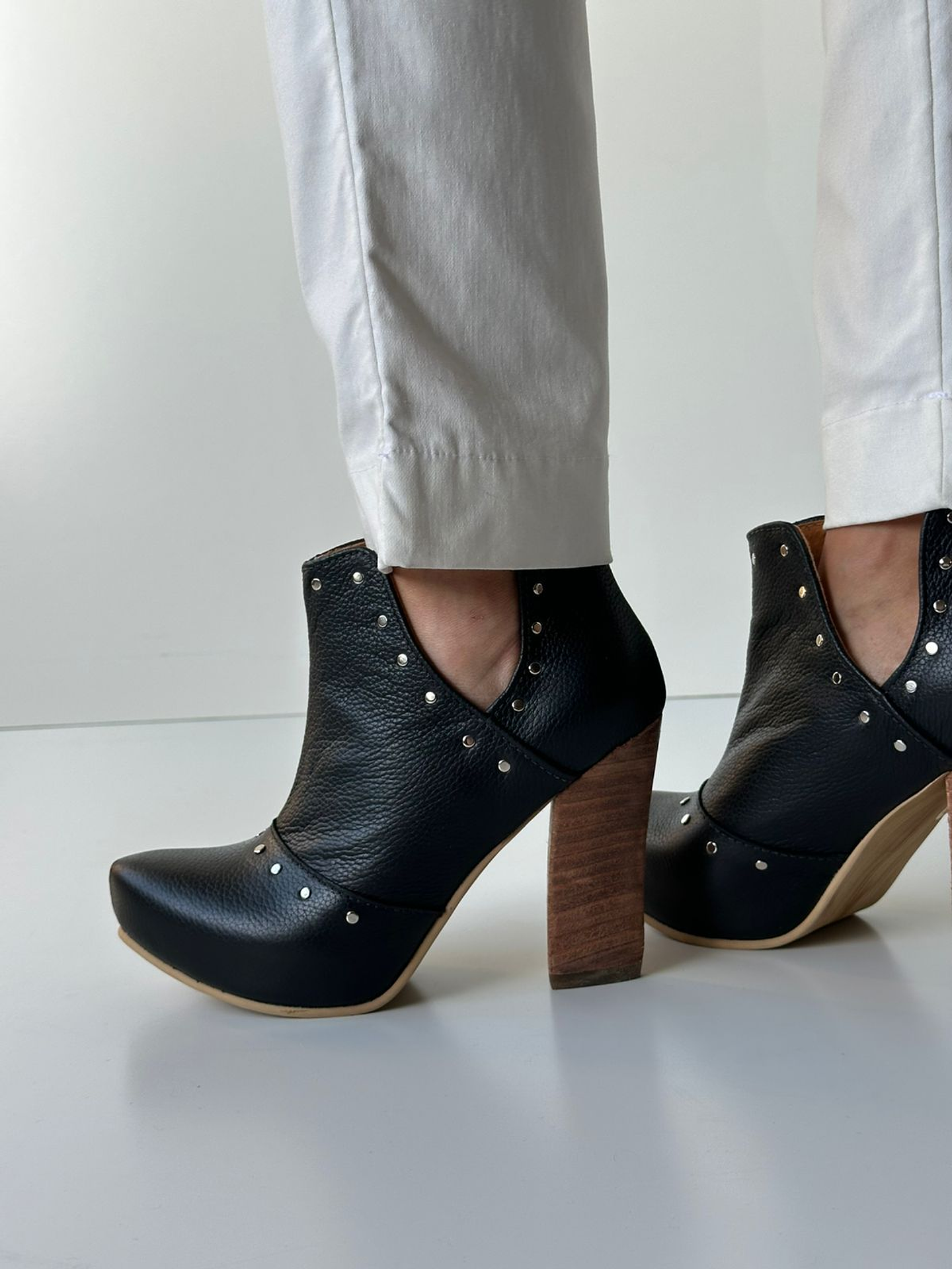 Barcelona Cuero Negro 4