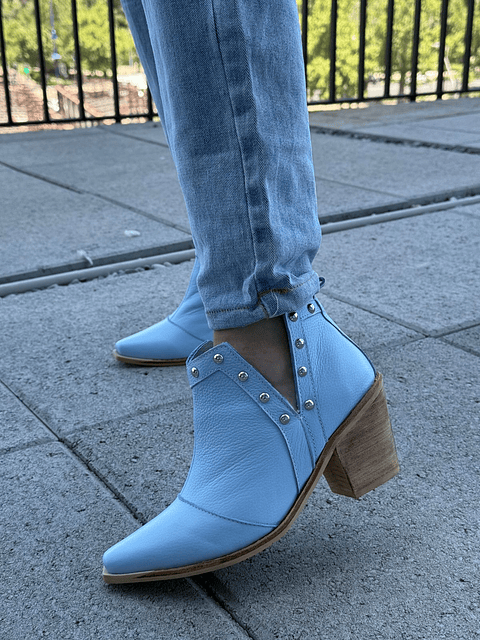 Mia Cuero Celeste Bebe