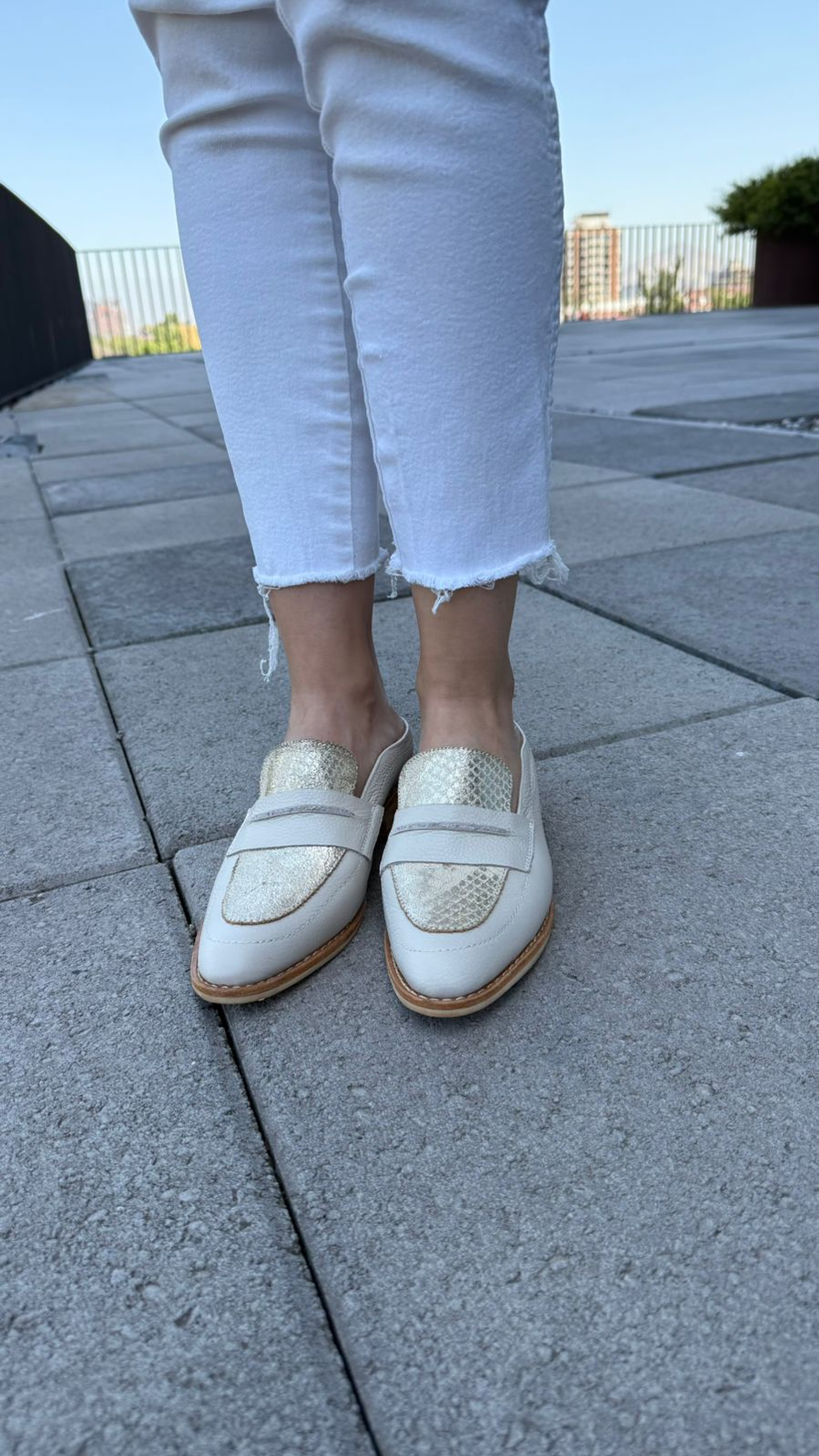 Amelia blanco/folia dorado 1