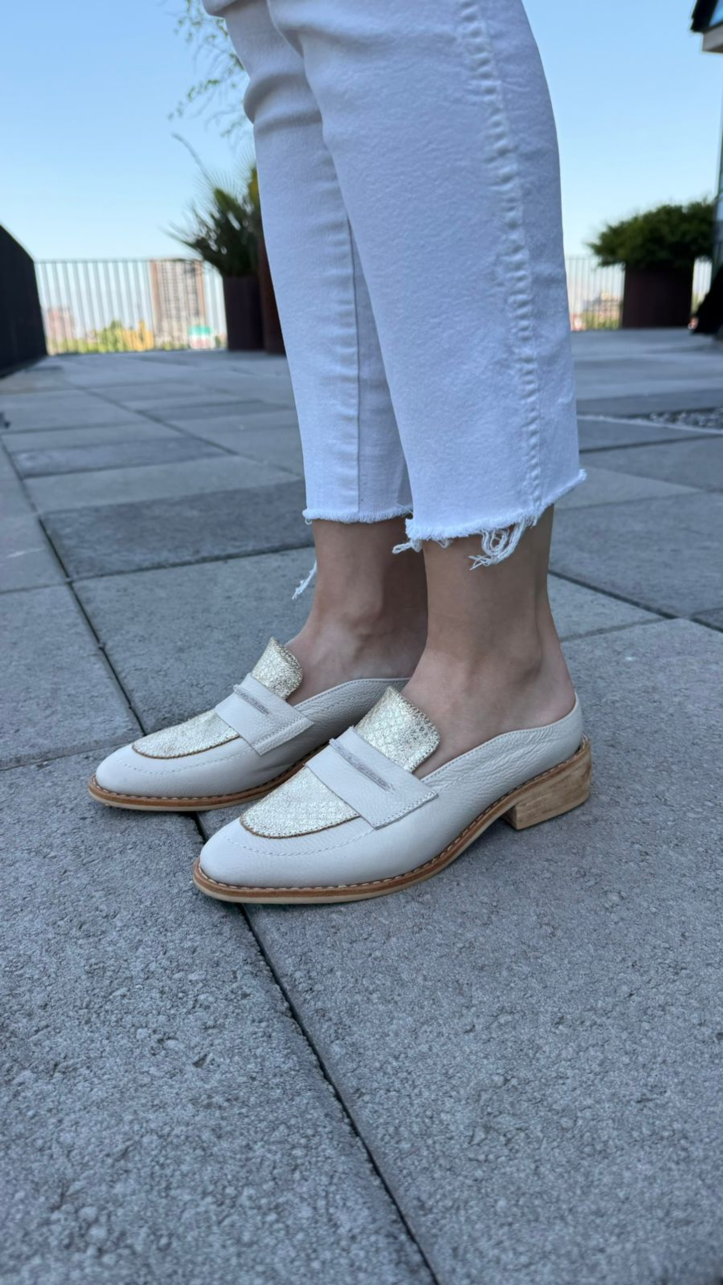 Amelia blanco/folia dorado 3