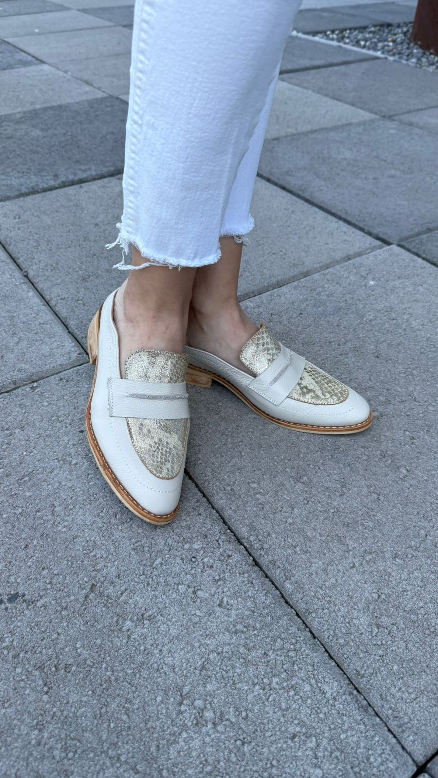 Amelia blanco/folia dorado 4