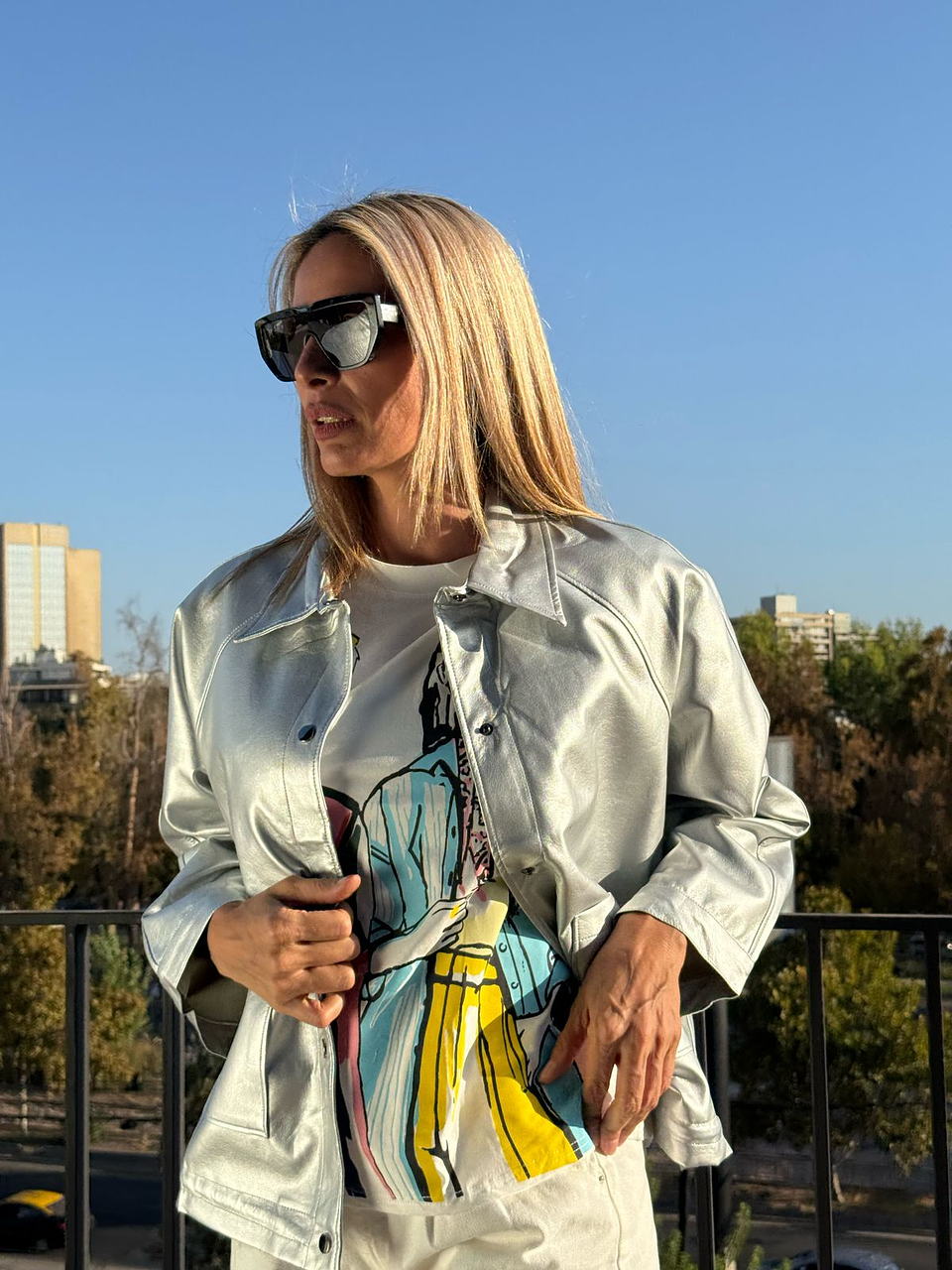 Chaqueta ecocuero plata 3