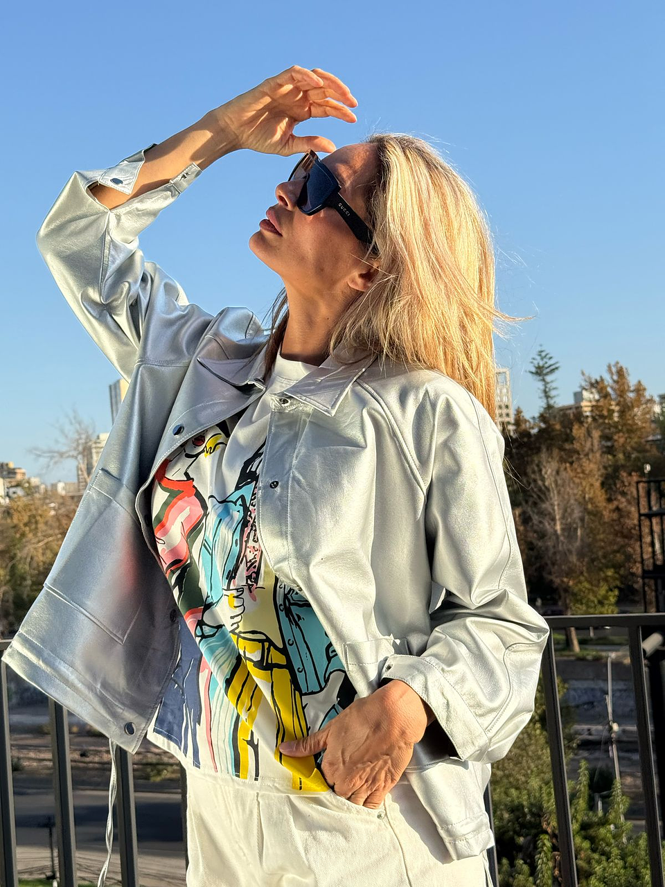 Chaqueta ecocuero plata 4