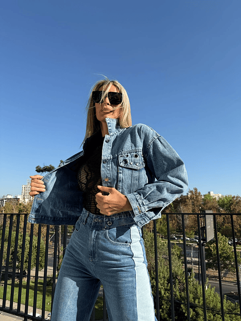 Chaqueta jeans ojetillos
