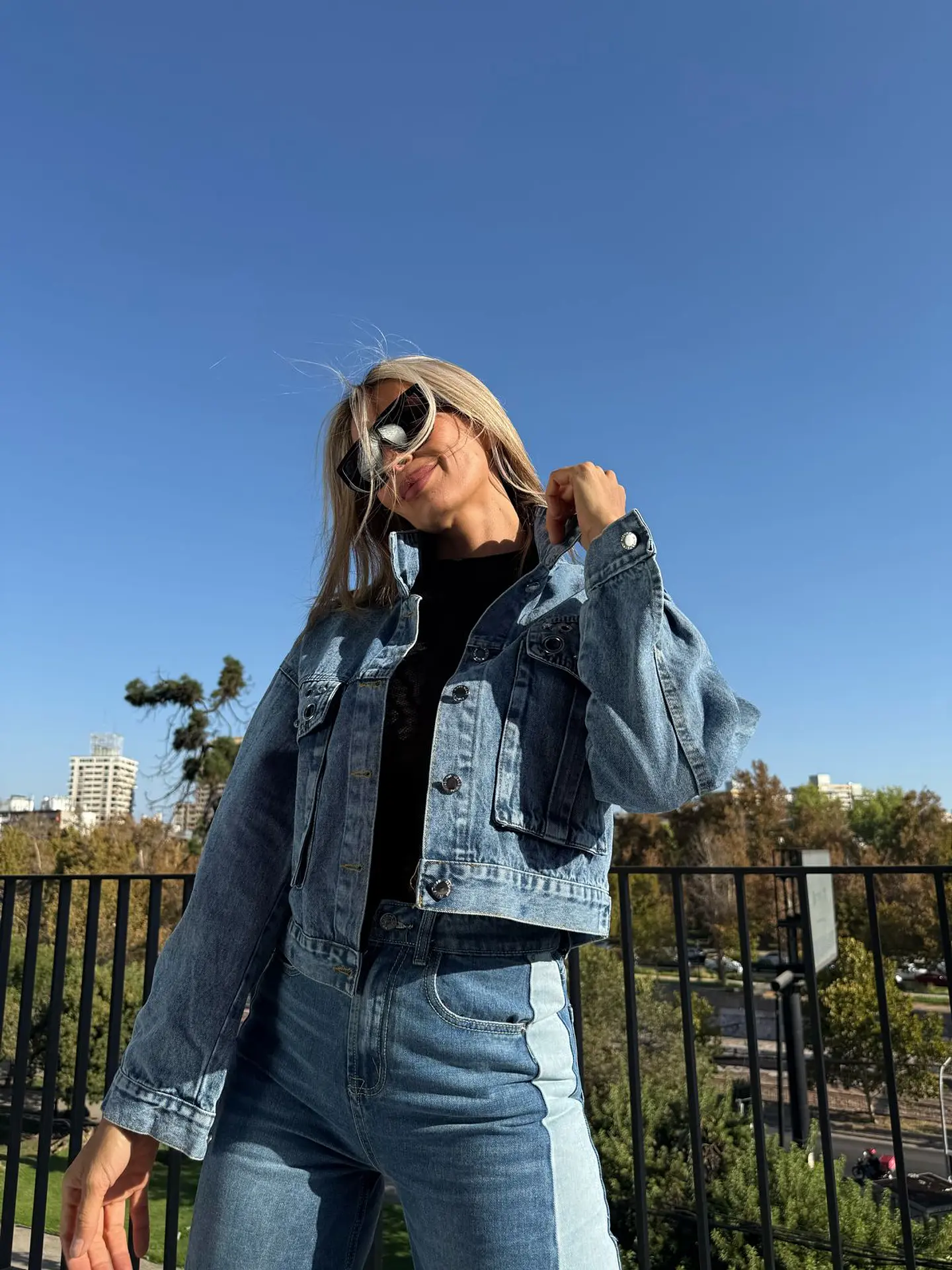 Chaqueta jeans ojetillos 3