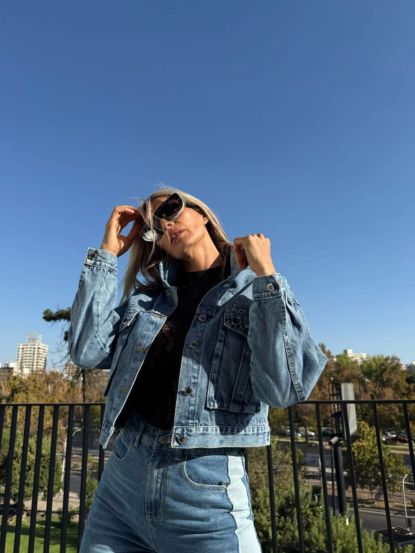 Chaqueta jeans ojetillos 5