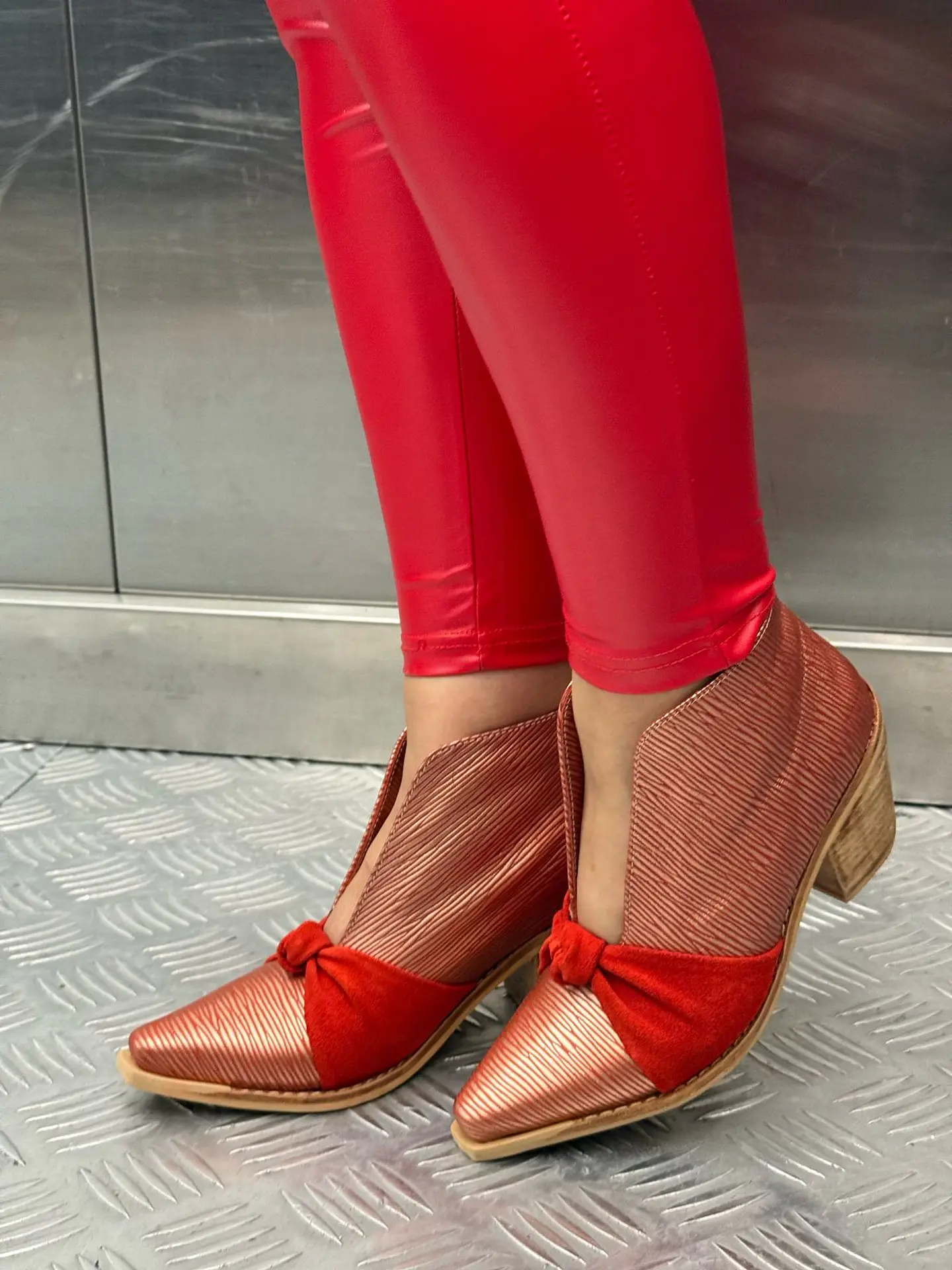 Lorex Rojo 2