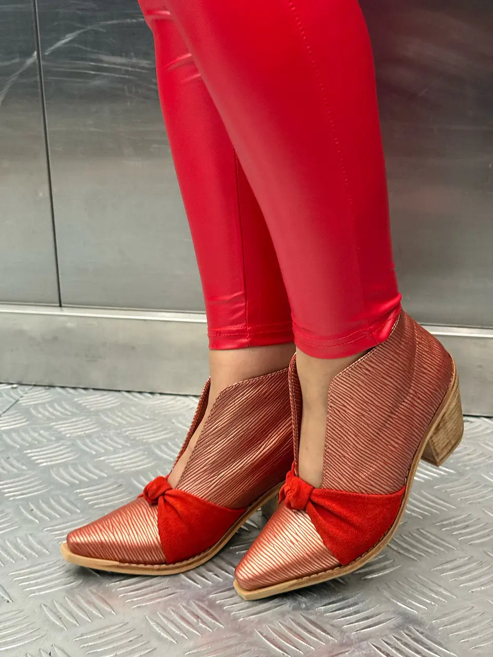 Lorex Rojo 2