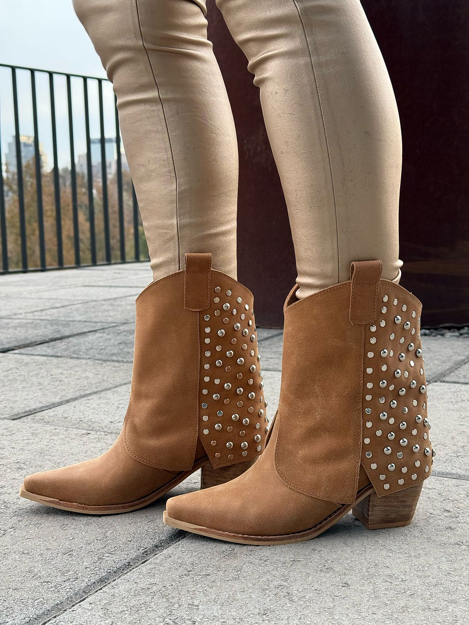 Ayleen camel tachas  4