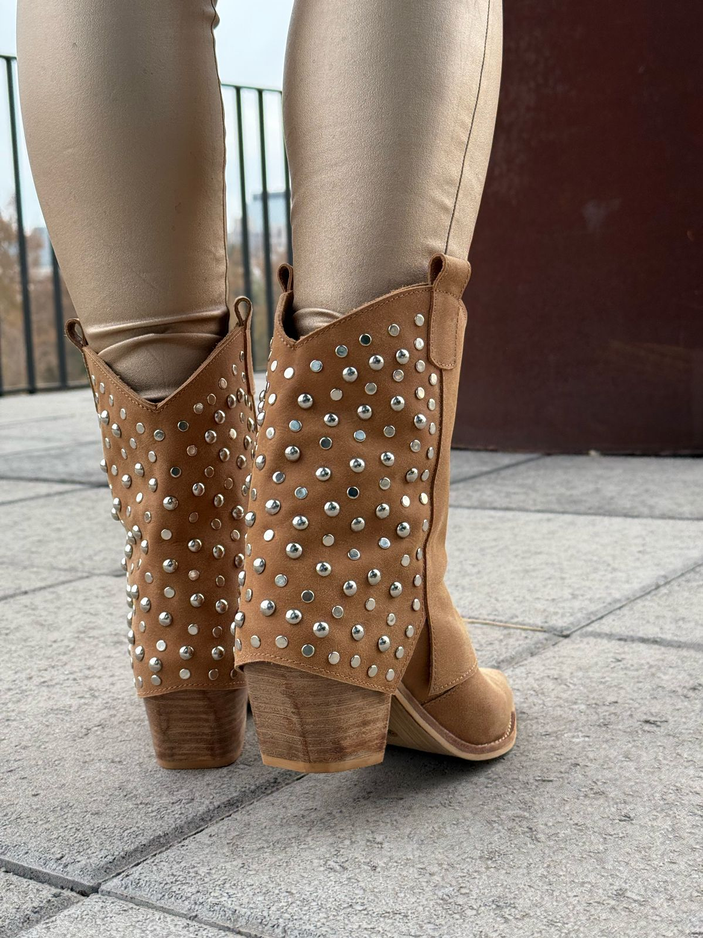 Ayleen camel tachas  5