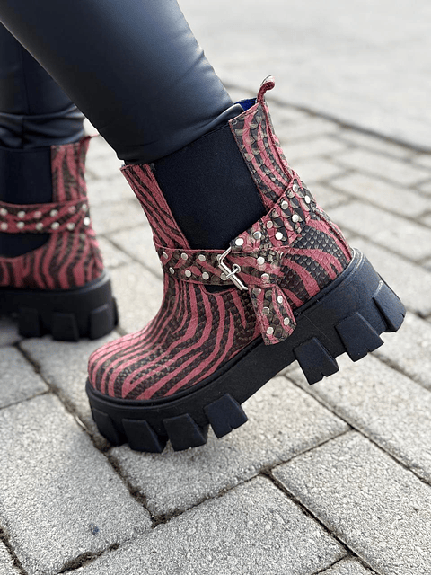 Botin Amanda cebra burdeos