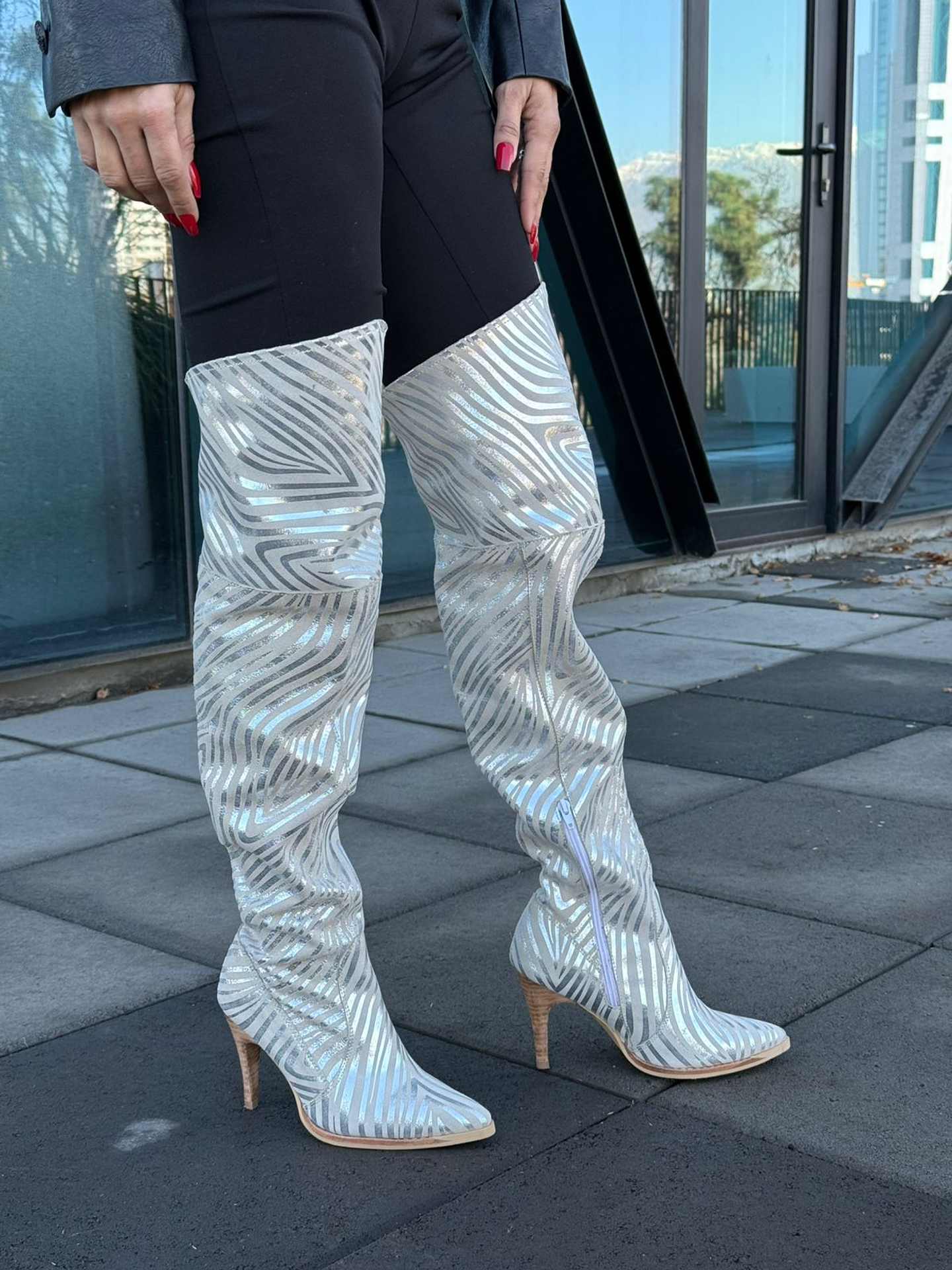 Bucaneras Los Angeles dorado 1