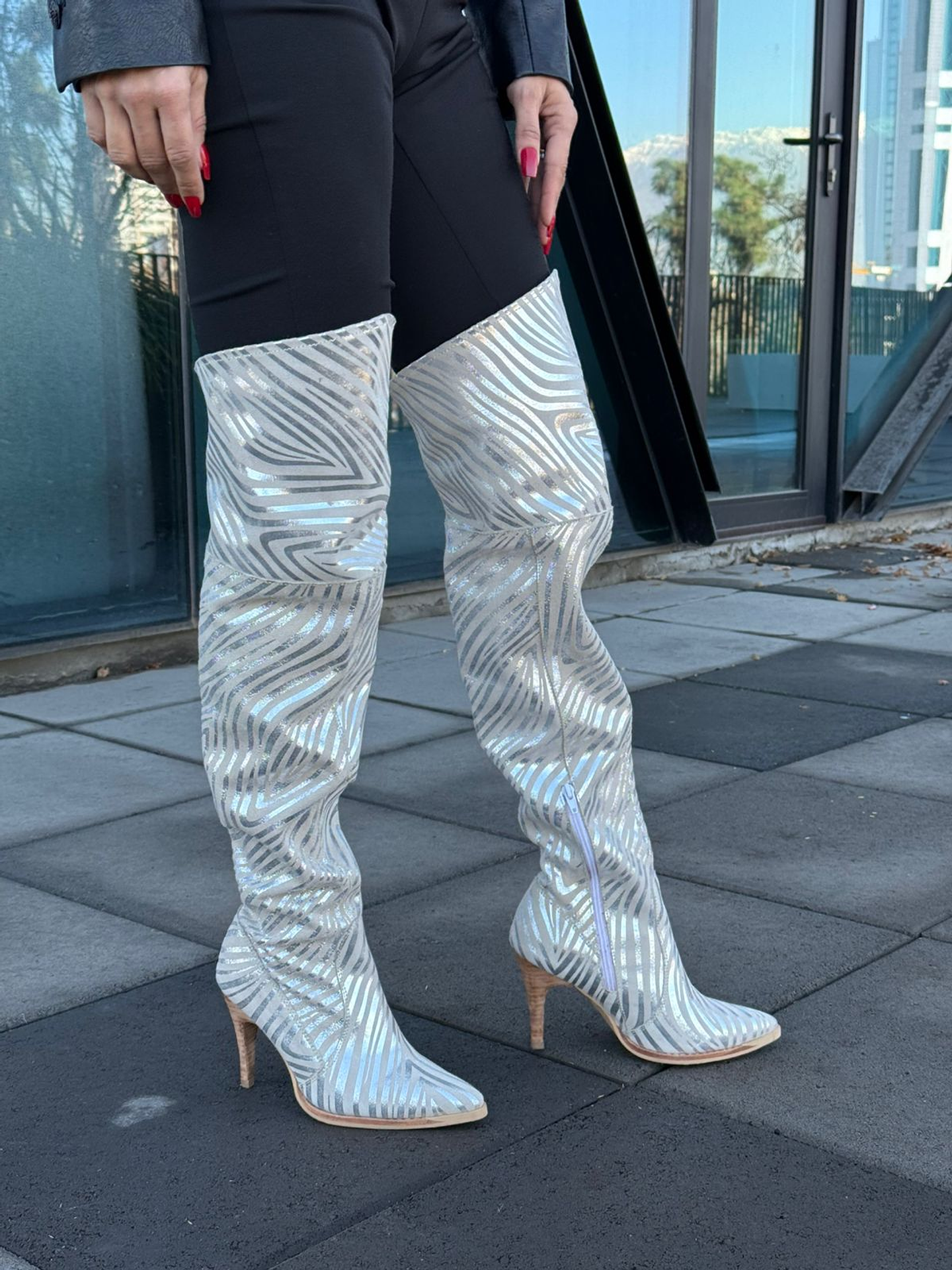 Bucaneras Los Angeles dorado 2