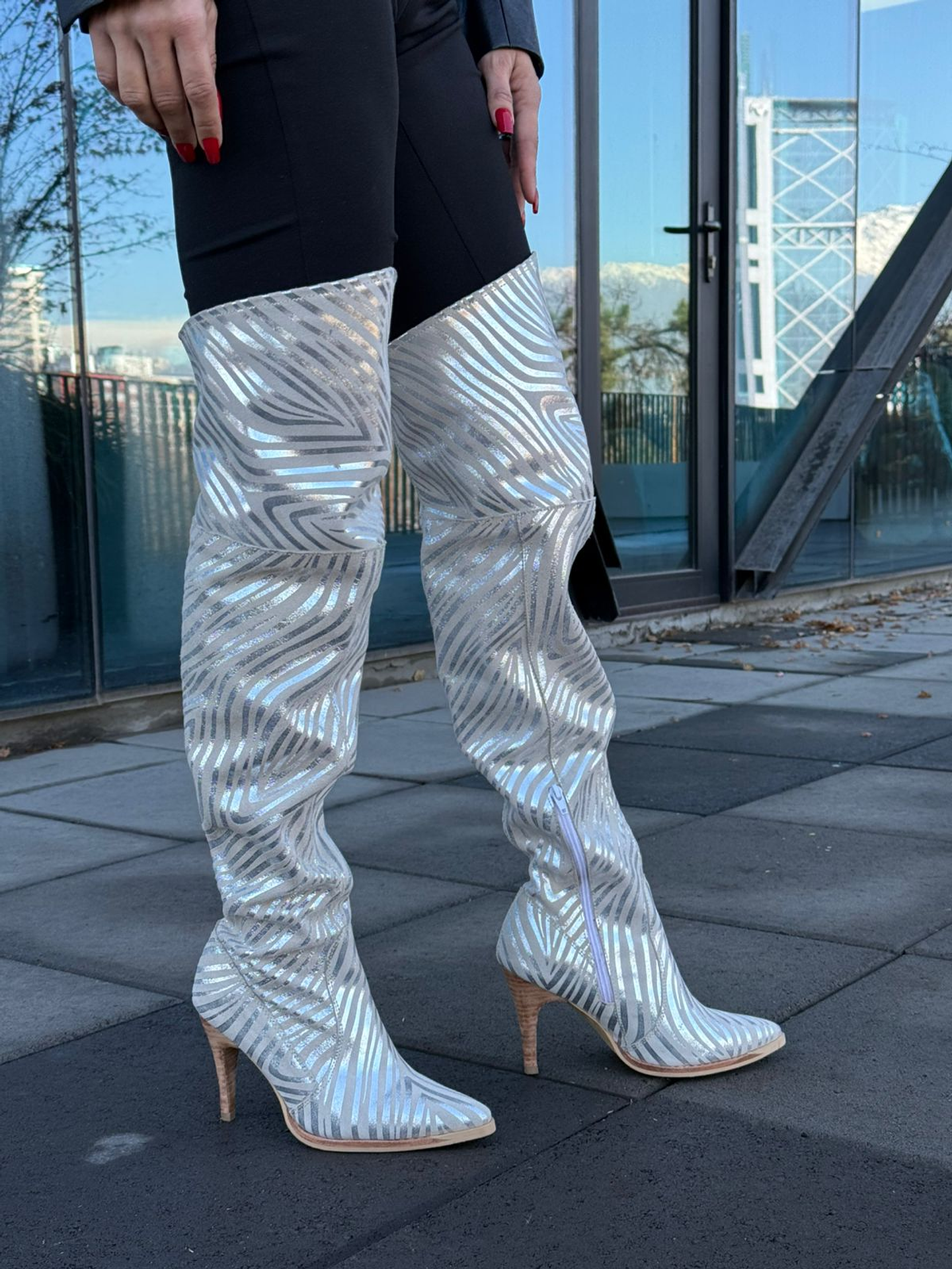 Bucaneras Los Angeles dorado 4