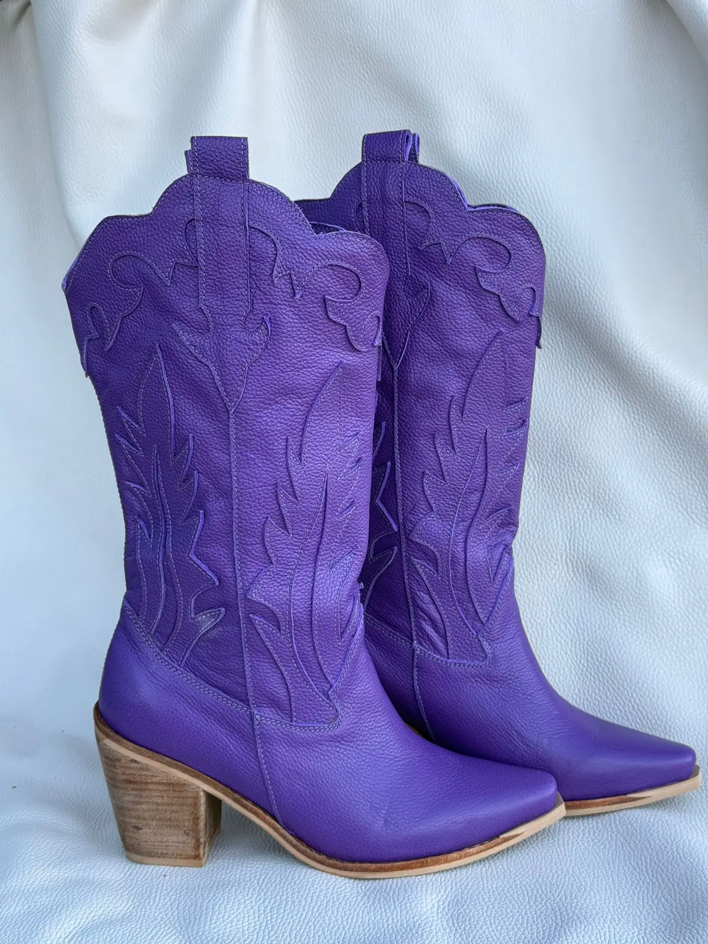 Ale cuero morado 1
