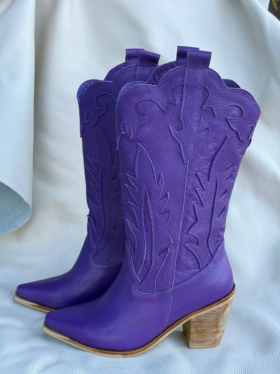 Ale cuero morado 2