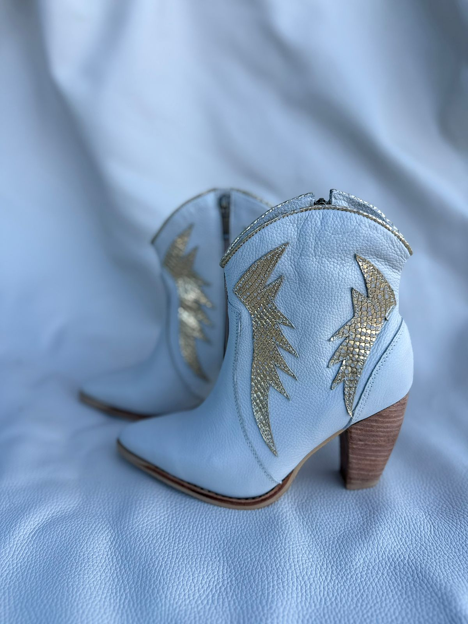 Paula Blanco /Alas croco dorado 2