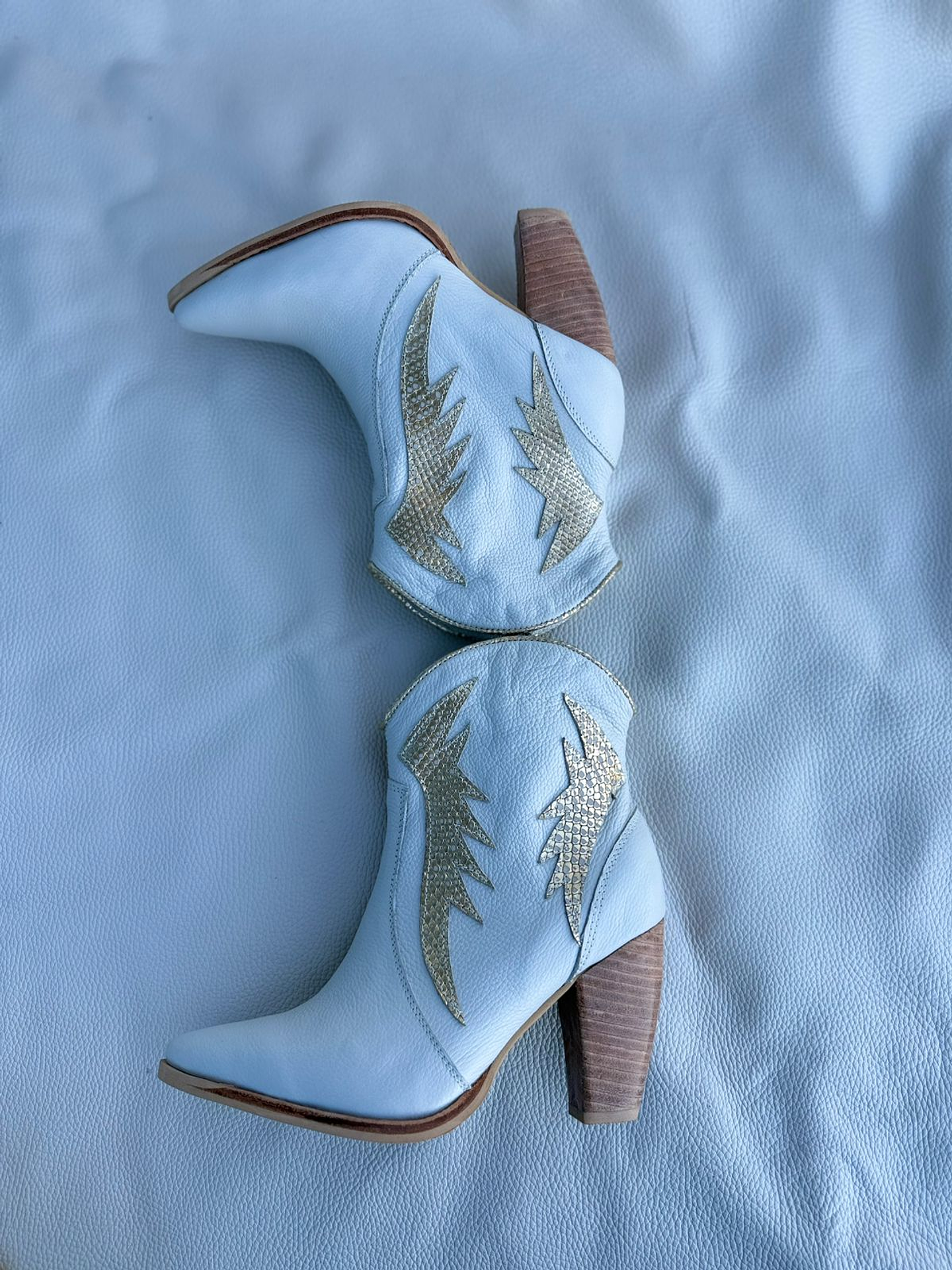 Paula Blanco /Alas croco dorado 3