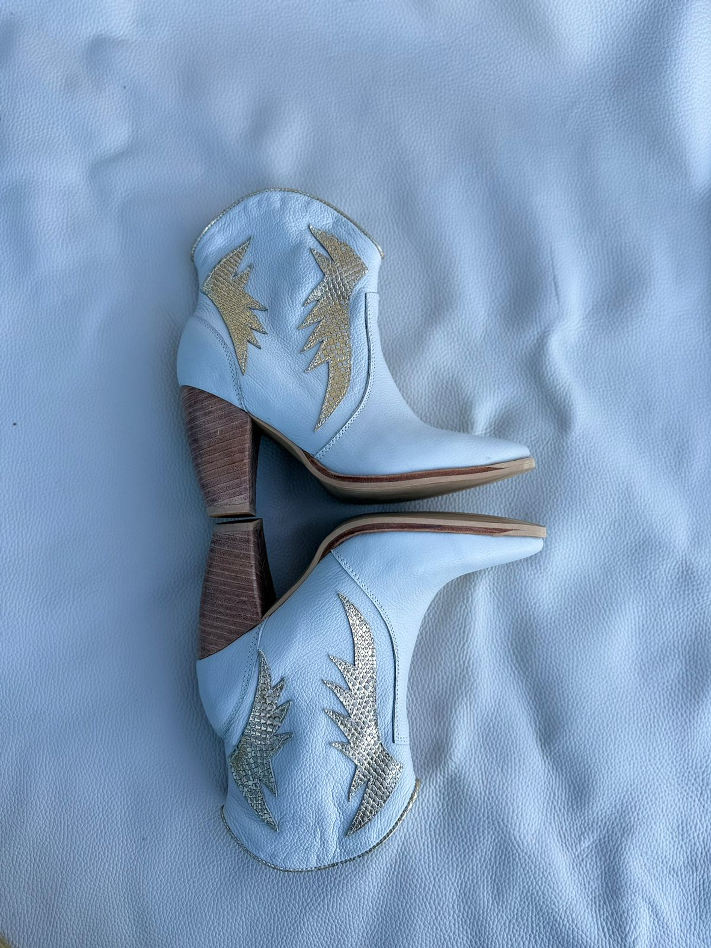 Paula Blanco /Alas croco dorado 5