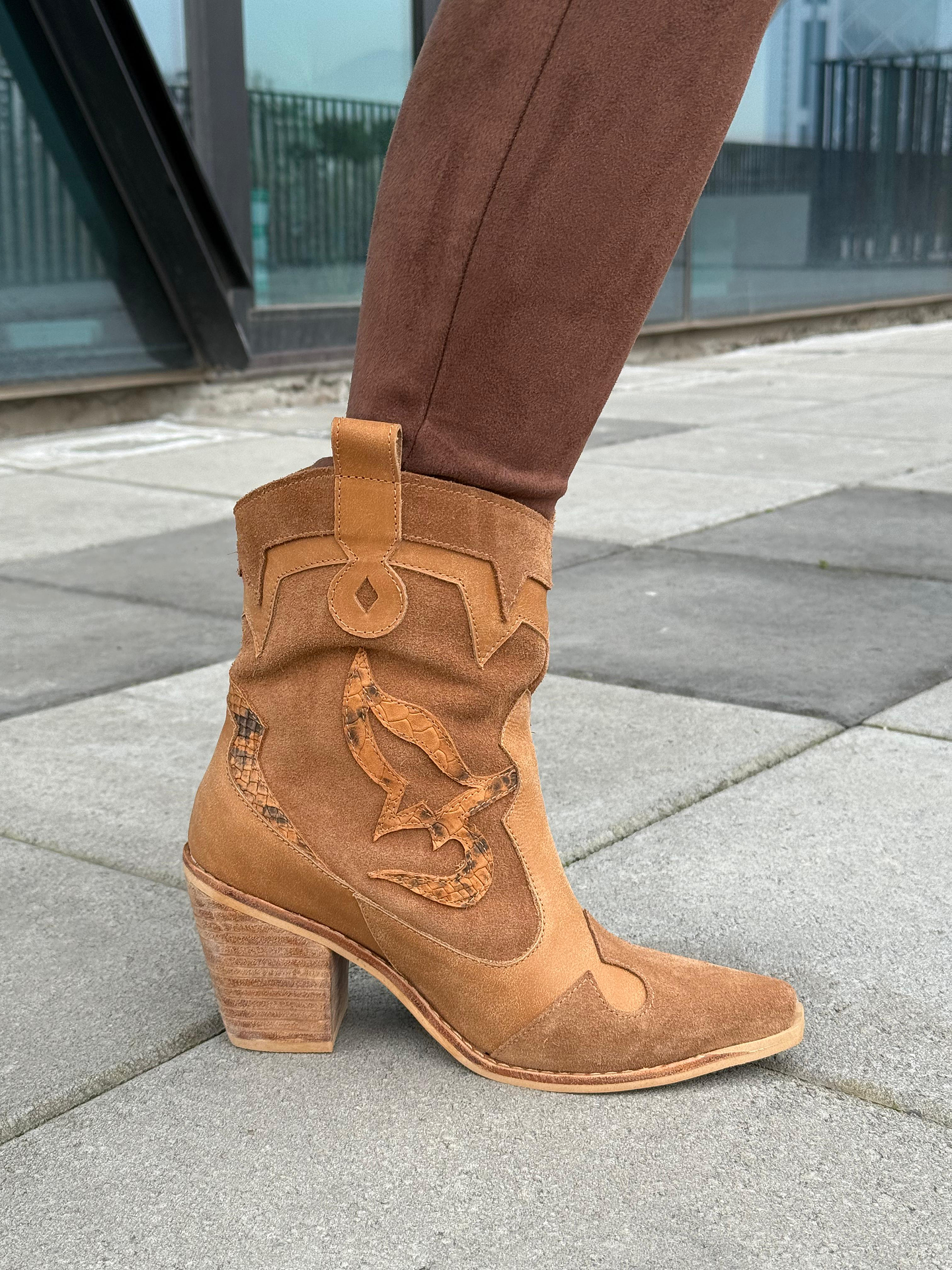 Victoria reno camel 3