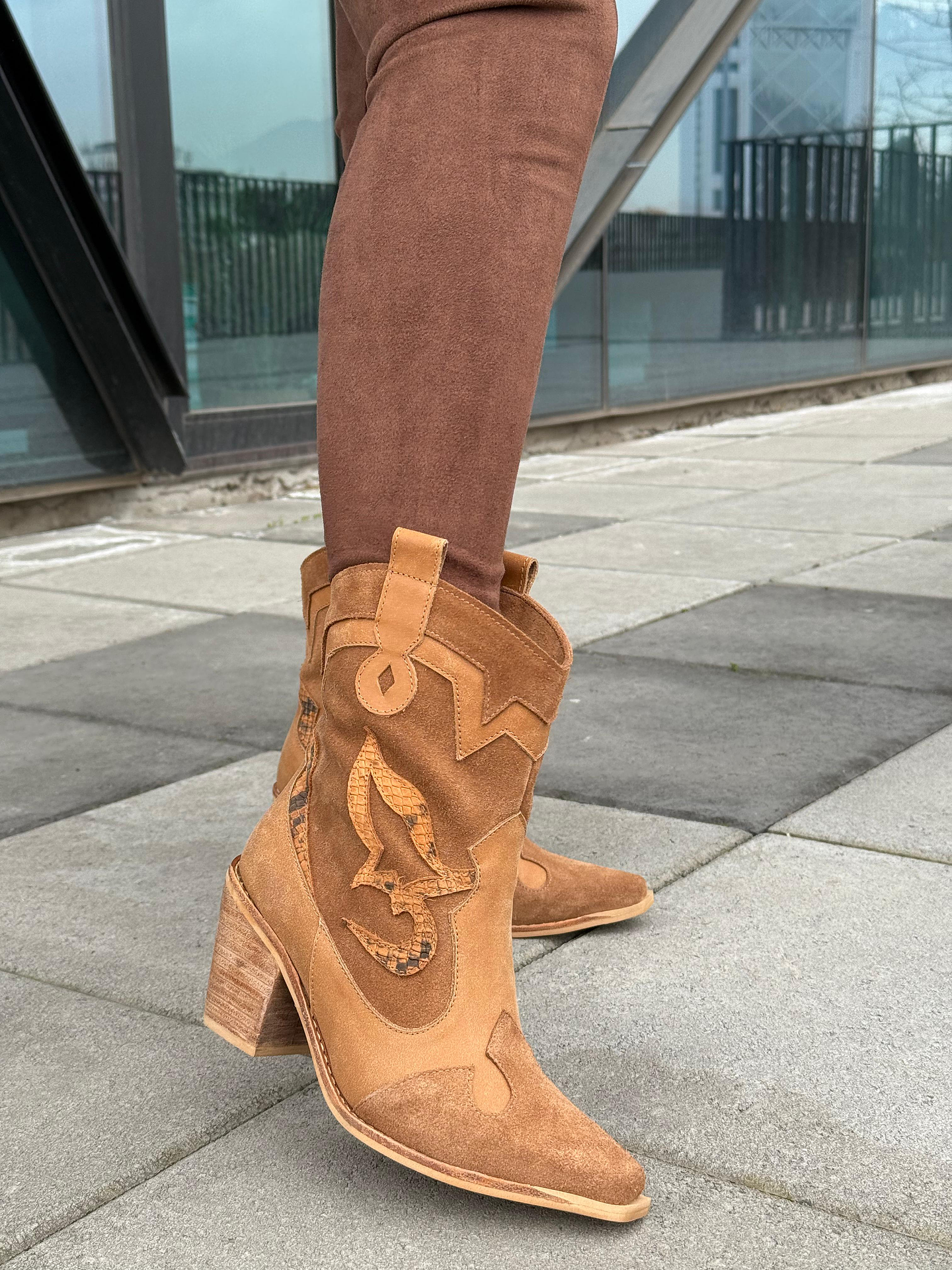 Victoria reno camel 4