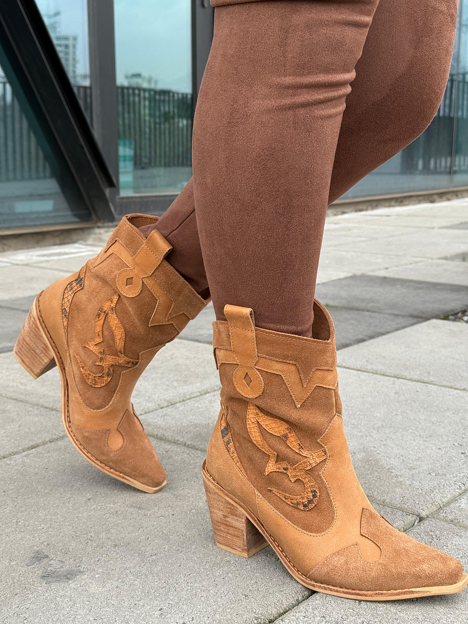 Victoria reno camel 6