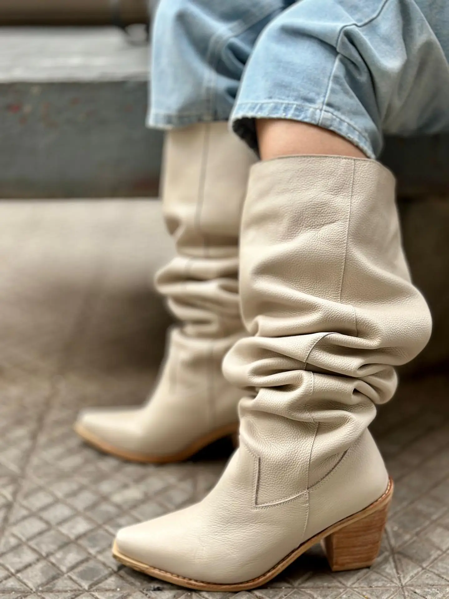 Mika Cuero Beige 2