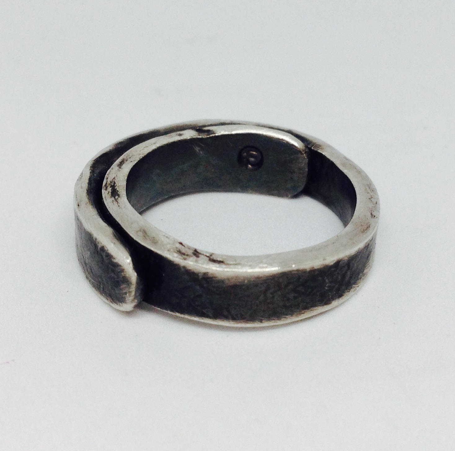 Anillo delgado de plata fina 