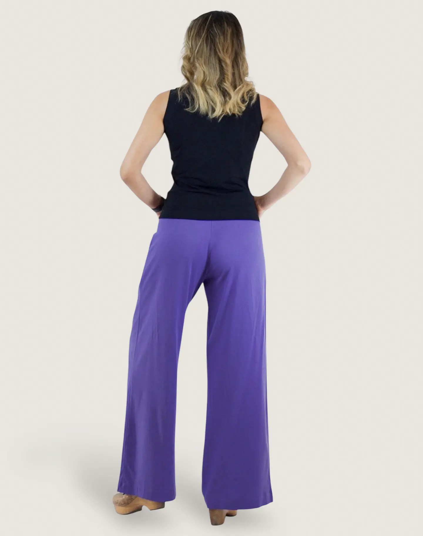 Pantalón Viscosa Bota Ancha Uva 2