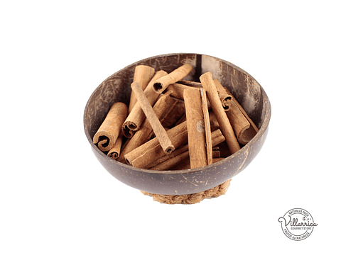 Canela Cássia em Pau