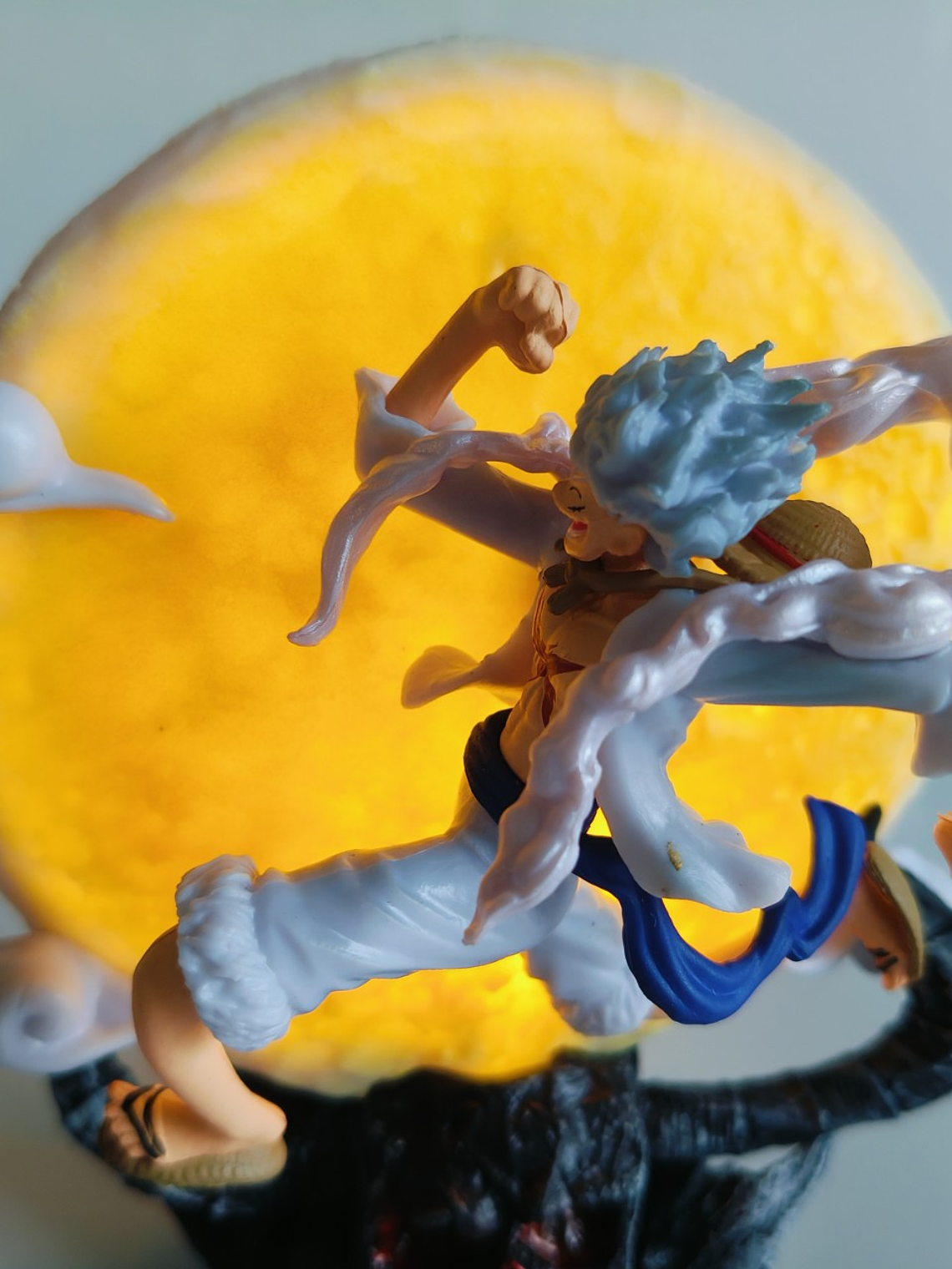 Figura monkey D Luffy gear 5 base calavera dios del sol 1