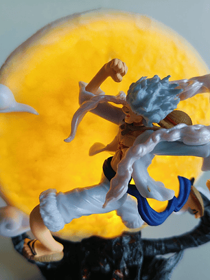 Figura monkey D Luffy gear 5 base calavera dios del sol