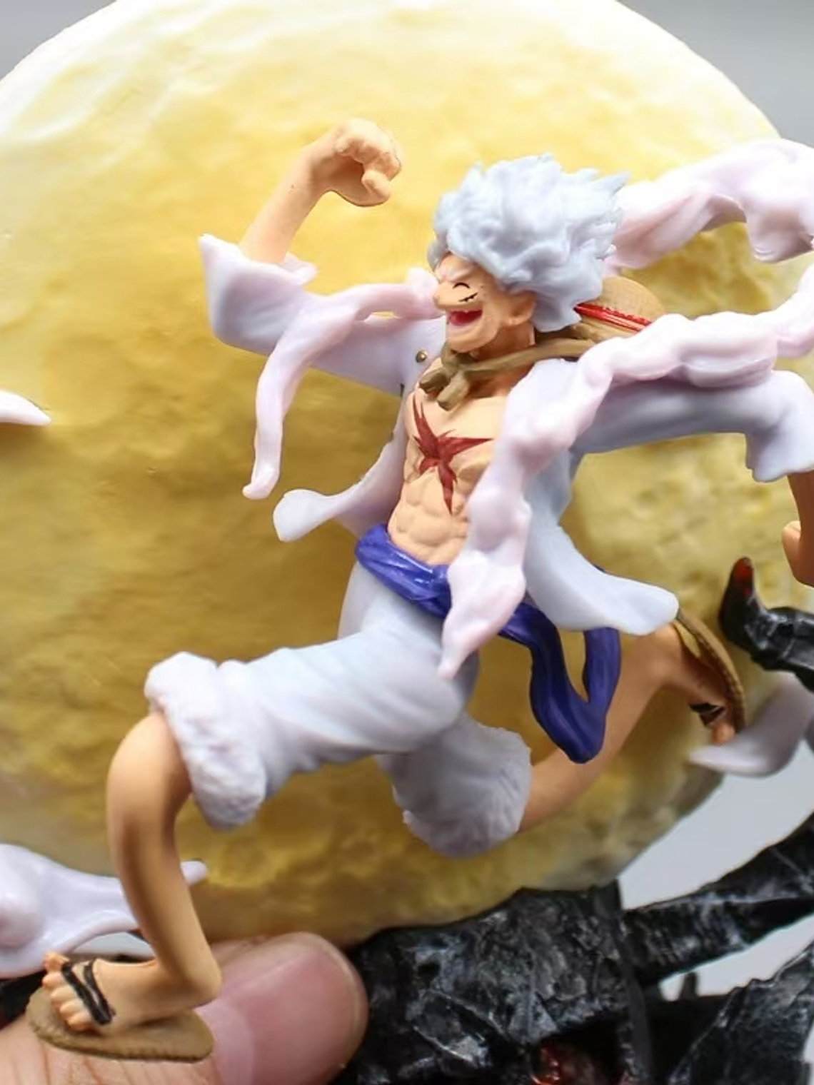 Figura monkey D Luffy gear 5 base calavera dios del sol 5