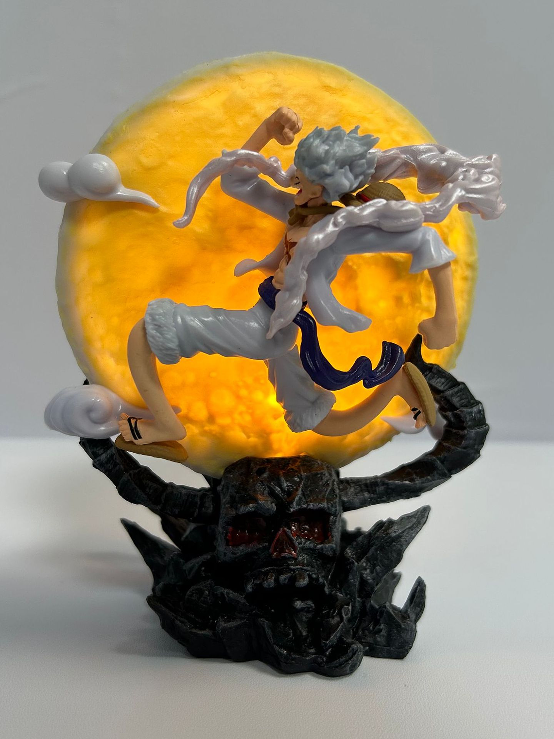 Figura monkey D Luffy gear 5 base calavera dios del sol 7