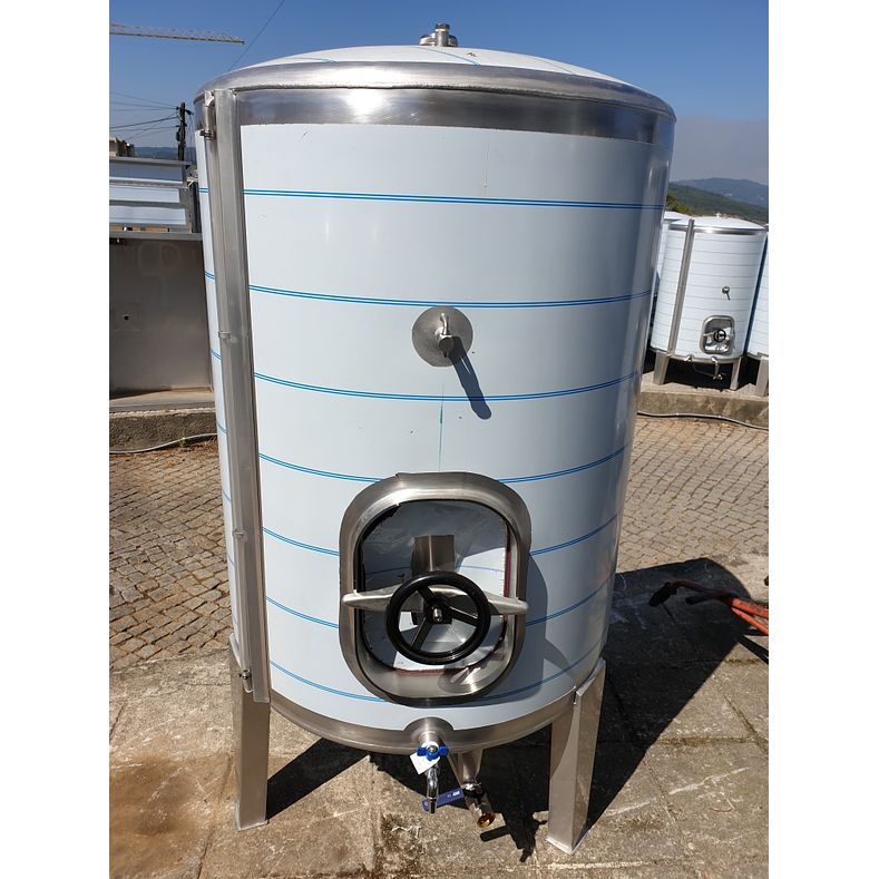 Cuba Inox 550 Litros Porta Lateral 1