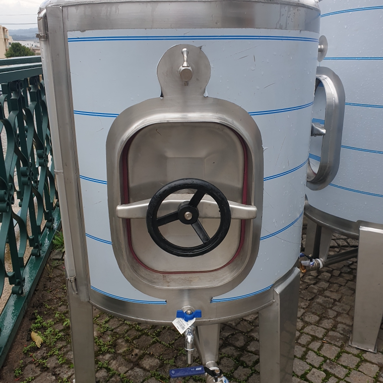 Cuba Inox 200 Litros Porta Lateral 1