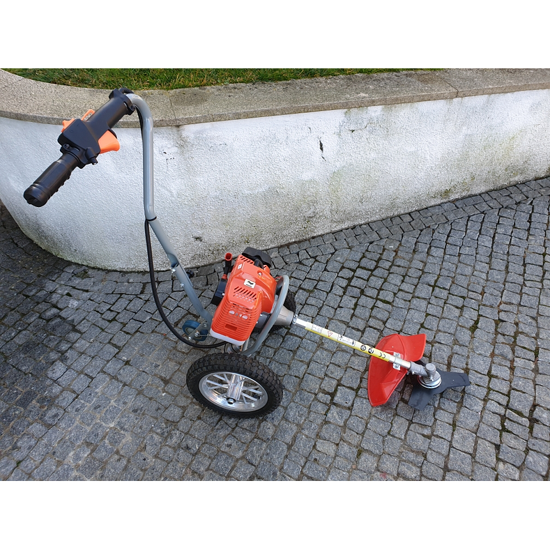 Roçadora com Rodas  52cc Bricofer  1