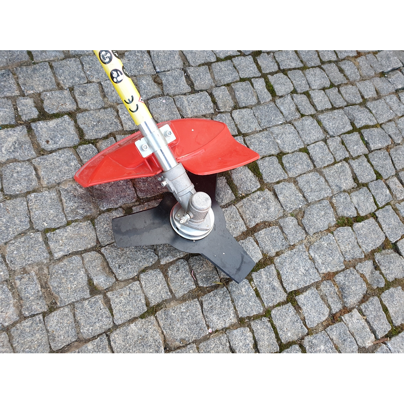 Roçadora com Rodas  52cc Bricofer  2