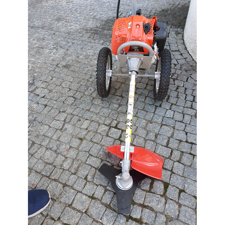 Roçadora com Rodas  52cc Bricofer  3