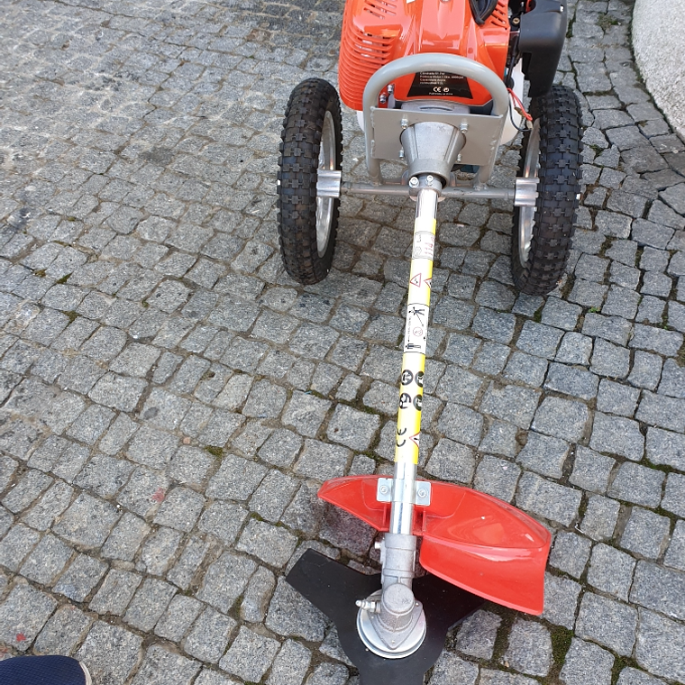 Roçadora com Rodas  52cc Bricofer  3