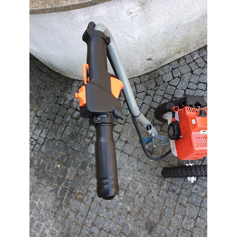 Roçadora com Rodas  52cc Bricofer  4