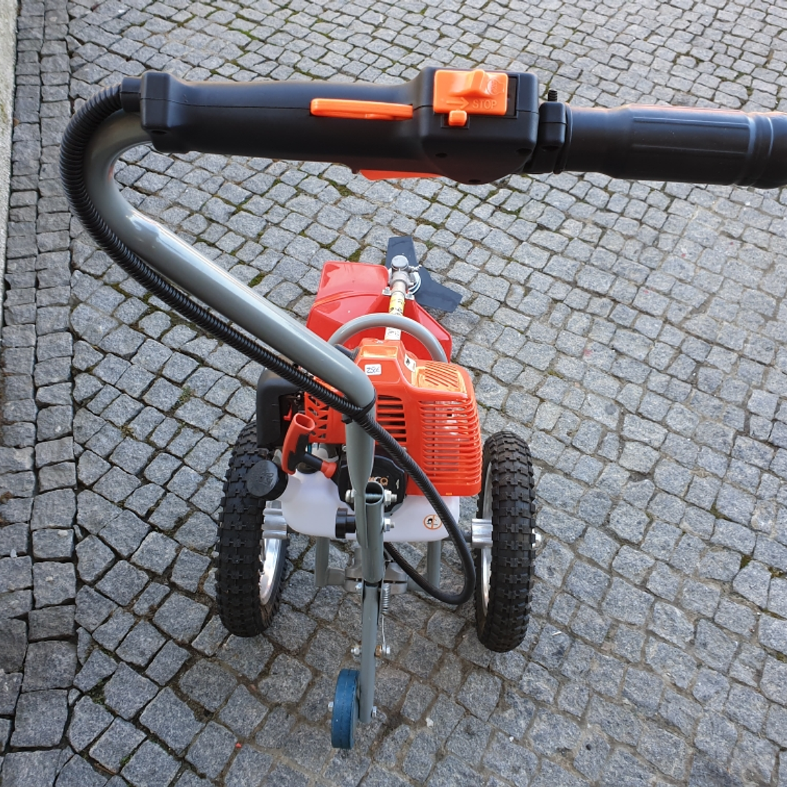 Roçadora com Rodas  52cc Bricofer  5