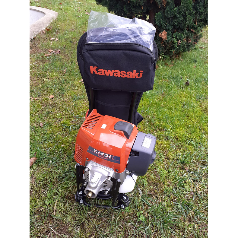 Roçadora Kawasaki TJ45 Flexível Costas Altas 2