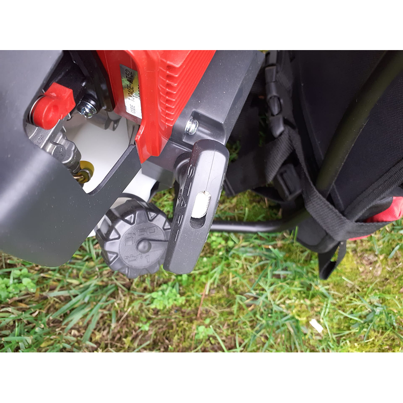 Roçadora Kawasaki TJ45 Flexível Costas Altas 4