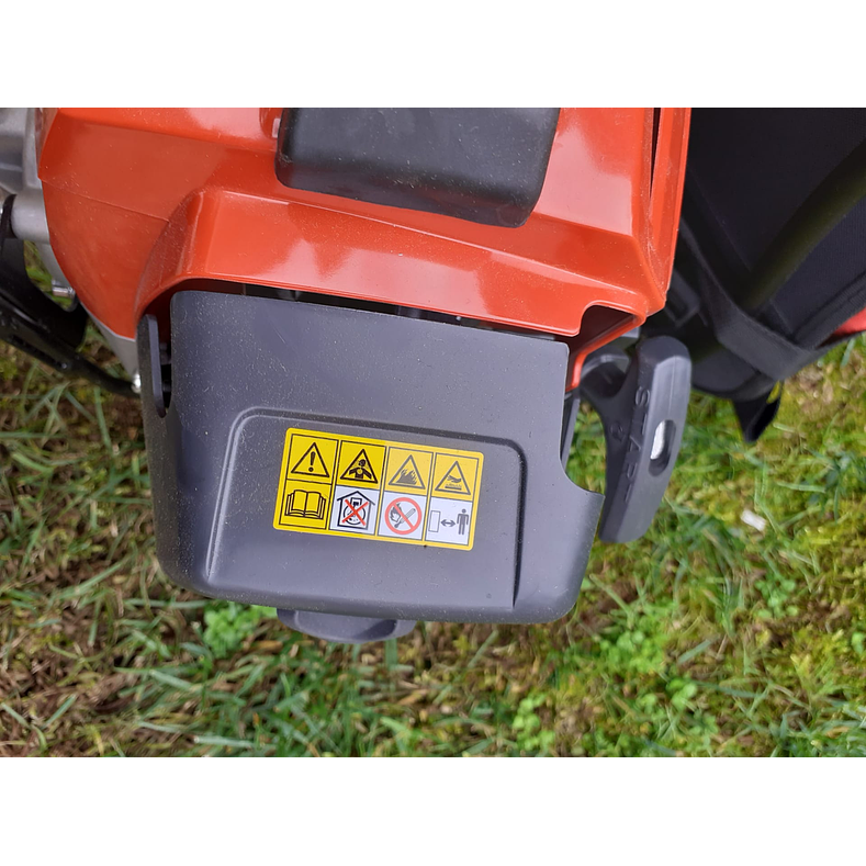 Roçadora Kawasaki TJ45 Flexível Costas Altas 7