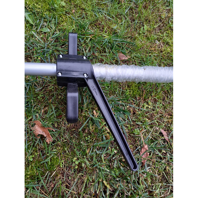 Roçadora Kawasaki TJ45 Flexível Costas Altas 9