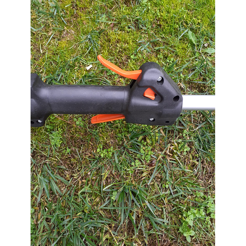 Roçadora Kawasaki TJ45 Flexível Costas Altas 10